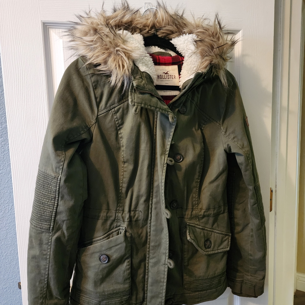 Hollister Women's Green Parka Jacket with Faux Fur Hood